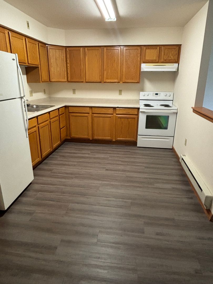 Mt Horeb Apartment: 202 North Brookwood Dr - 202