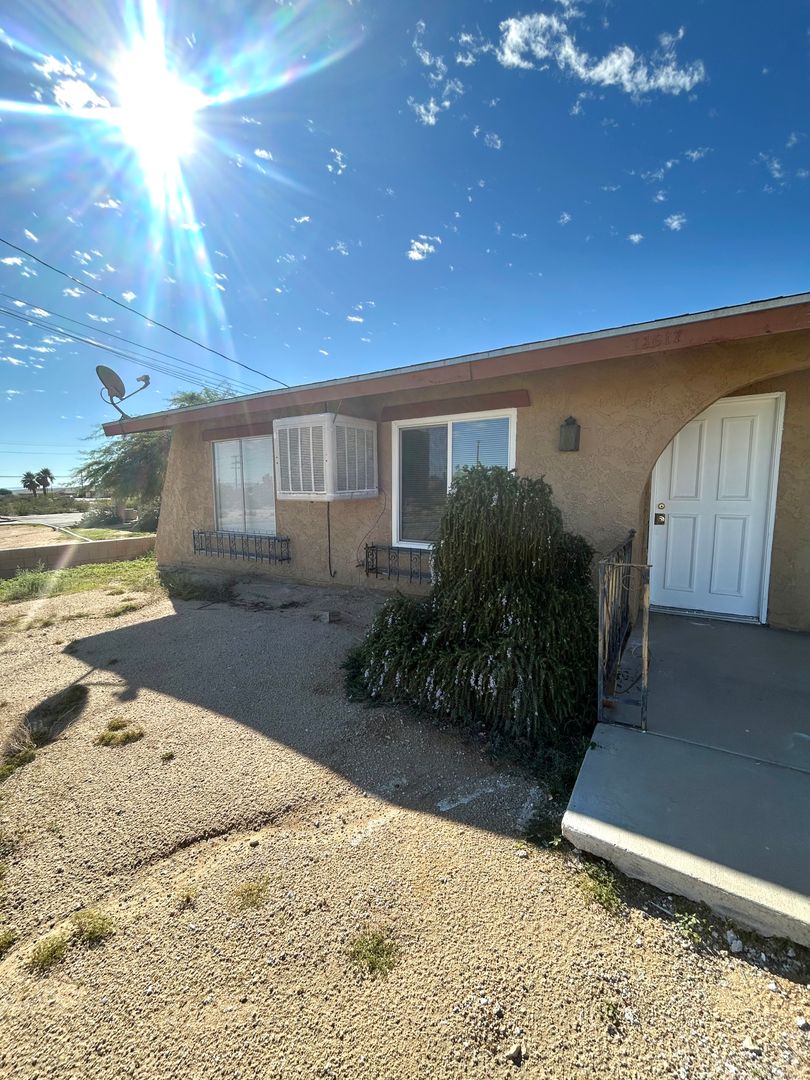 Twentynine Palms Apartment: 73615 Sun Valley