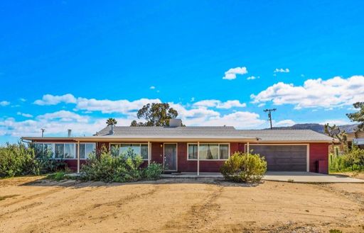 3 Bedroom 1.5 Bath Modern Farmhouse near JT National Park