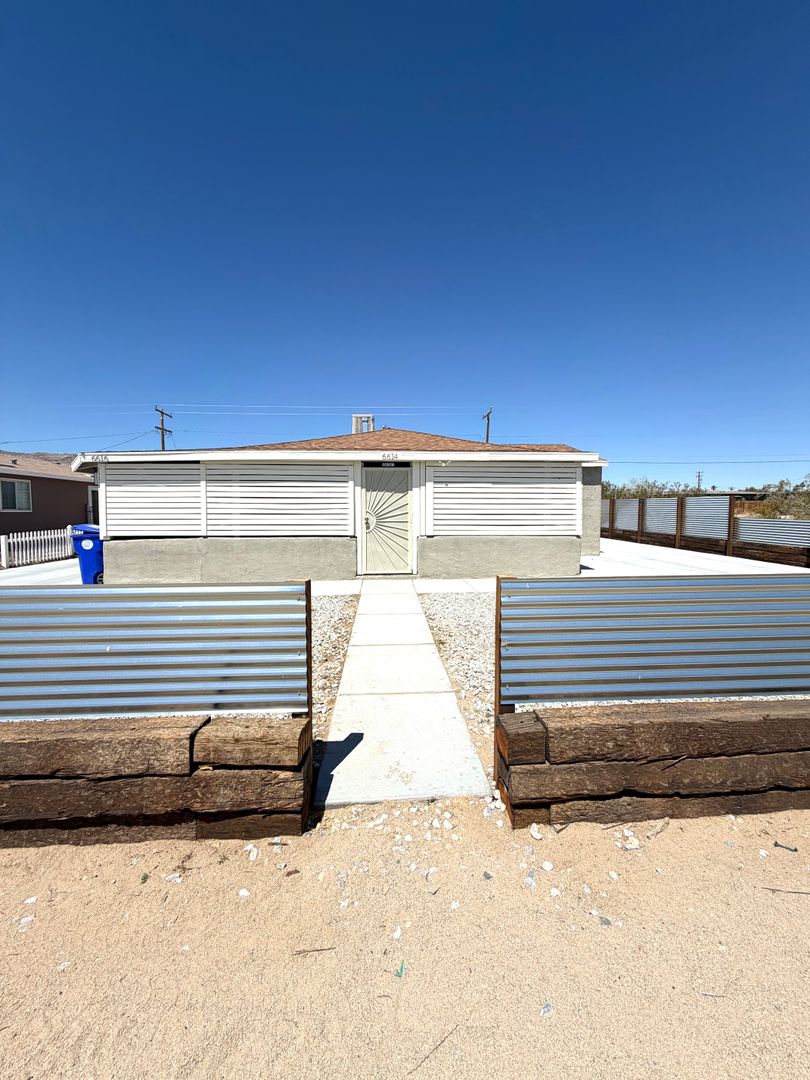Twentynine Palms House: 6614 Tamarisk Ave.