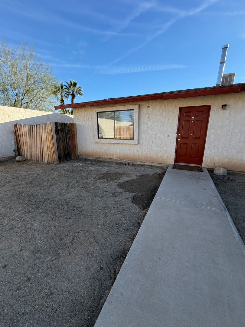Twentynine Palms Apartment: 6672 Mesquite Ave.