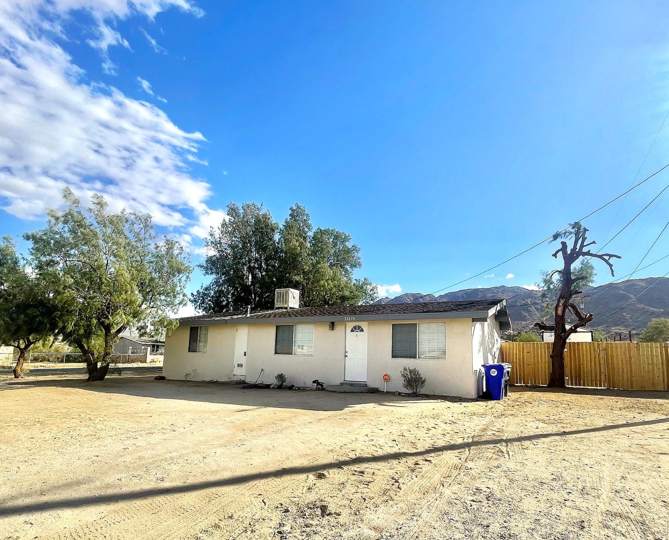 Twentynine Palms House: 72675 Sullivan Rd