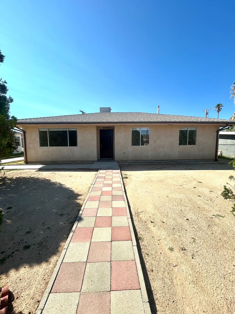 Twentynine Palms House: 72203 Sun Valley Dr