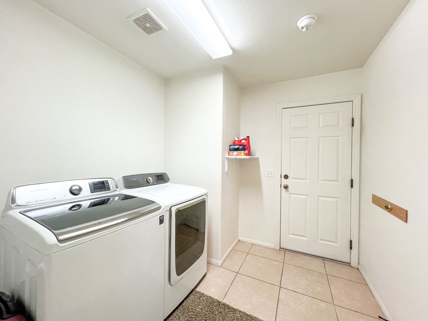 Laundry room at 6829 Quail Spring Avenue