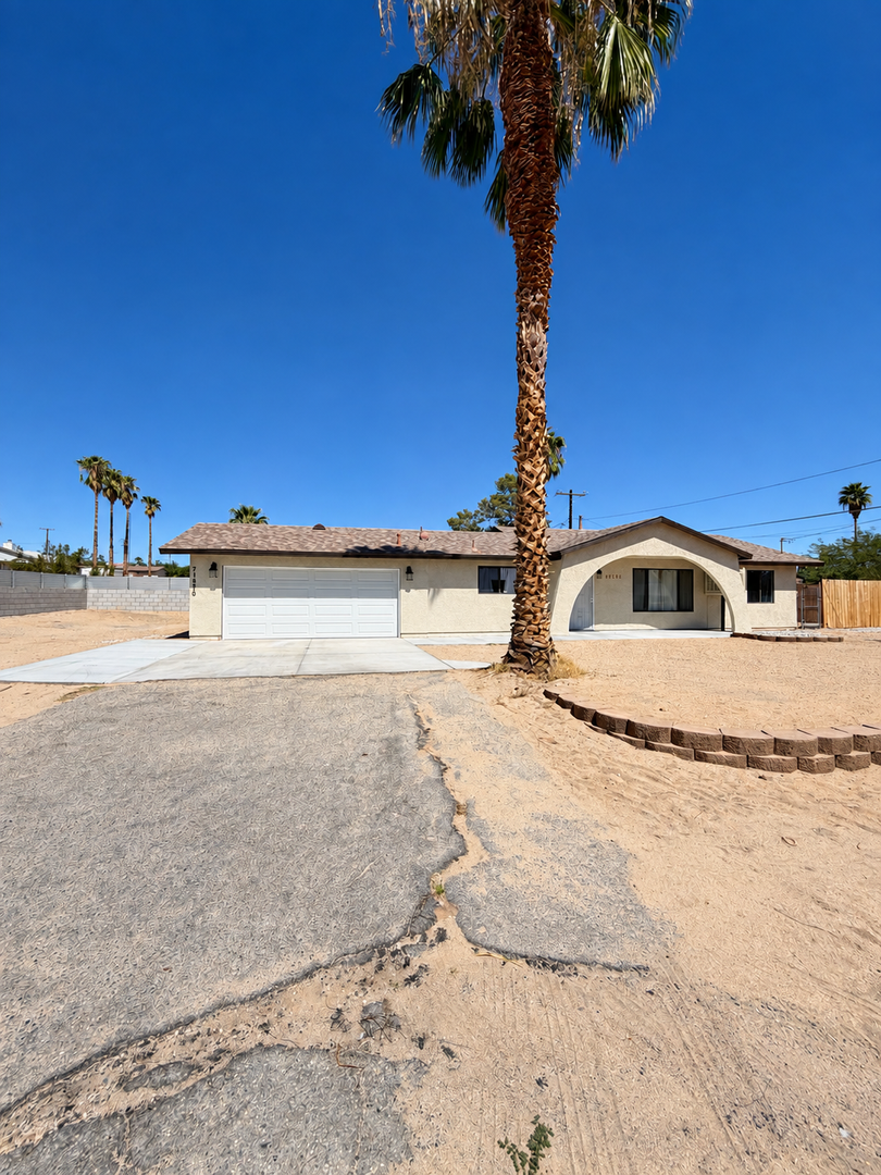 Twentynine Palms House: 71810 El Paseo