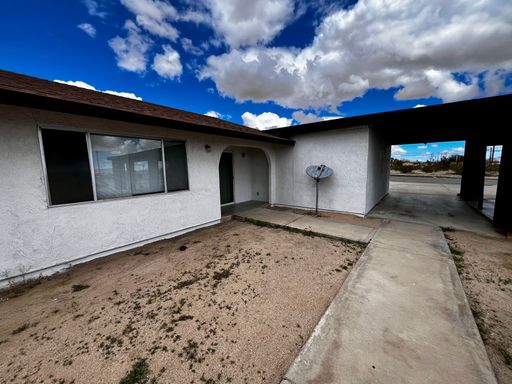 Spacious 2 Bedroom 2 Bathroom with Carport and 1 Car Garage – photo 1