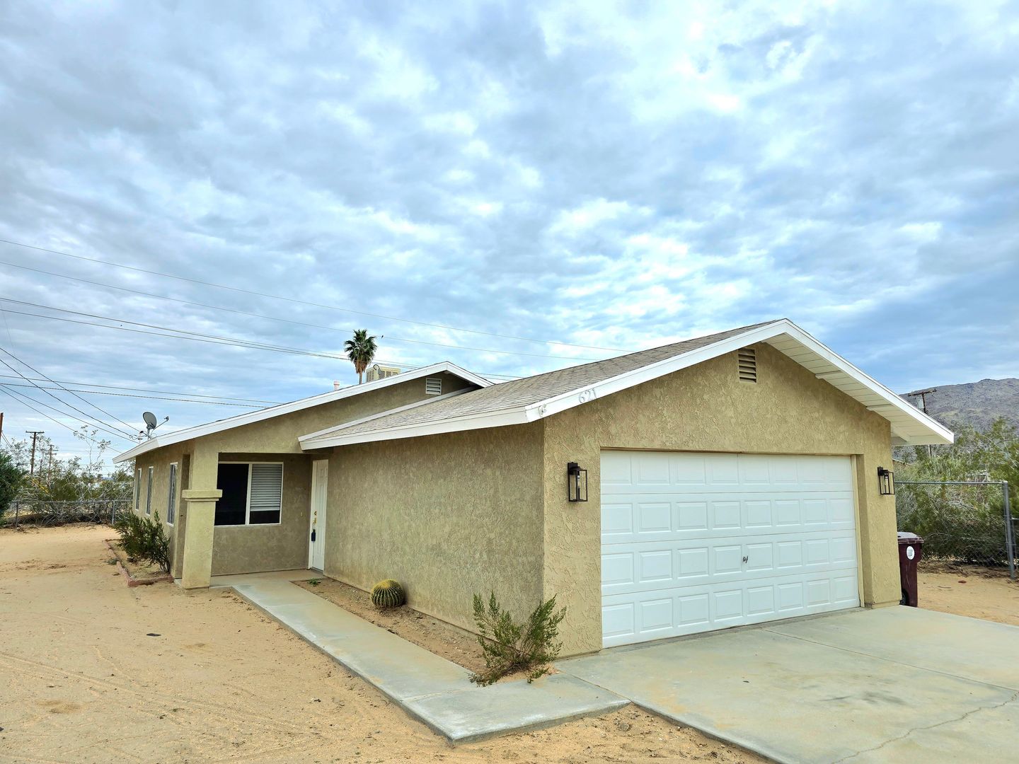 29 Palms House: 6213 Baileya Ave