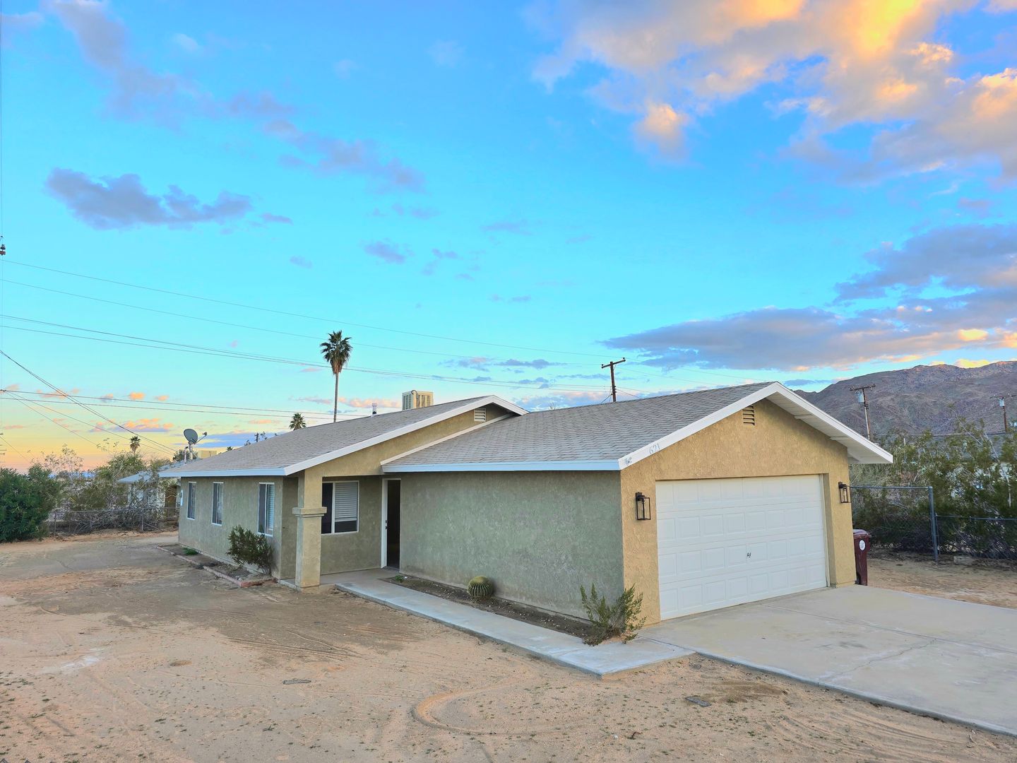 29 Palms House: 6213 Baileya Ave