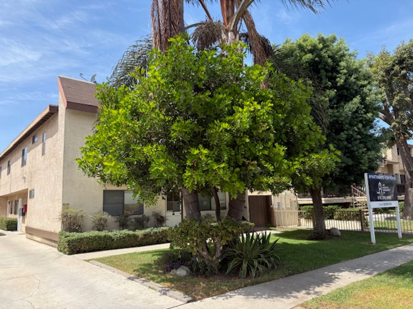 Los Angeles Apartment: 3701 Westwood Blvd