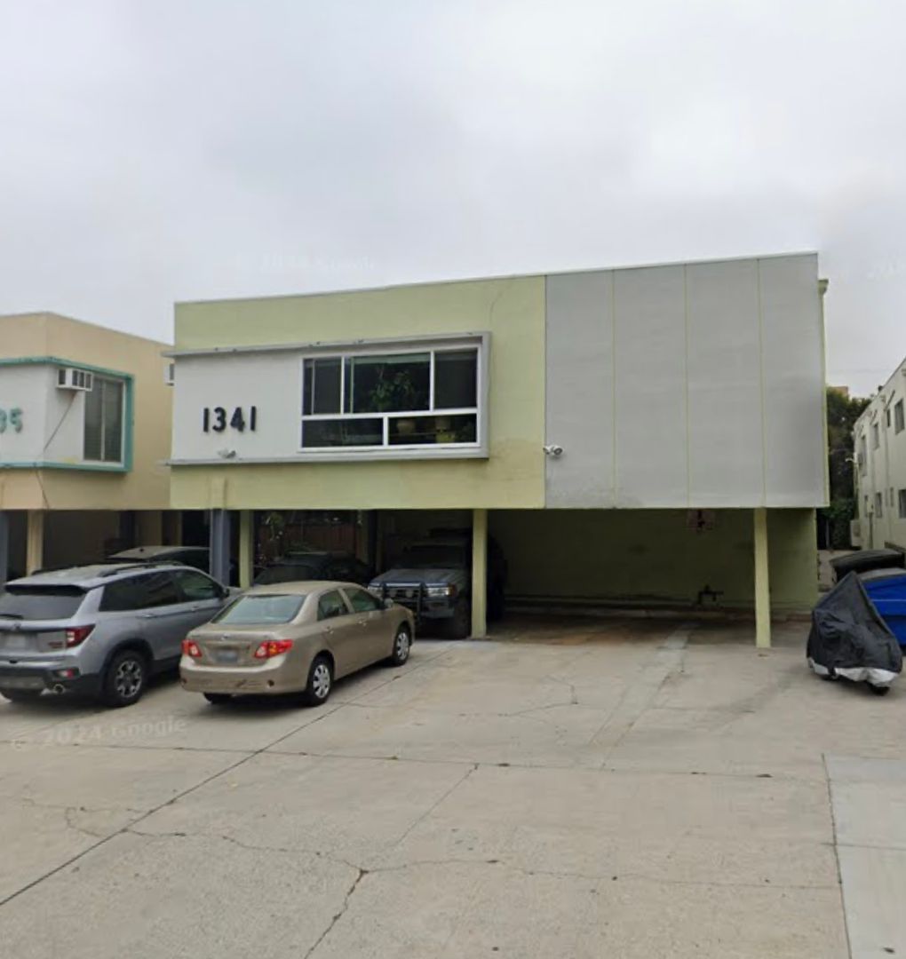 Los Angeles Apartment: 1341 Poinsettia PL