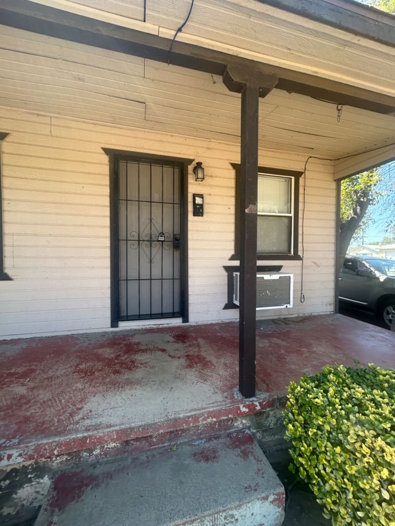 Bakersfield House: 1319 Wilson Ave apt C