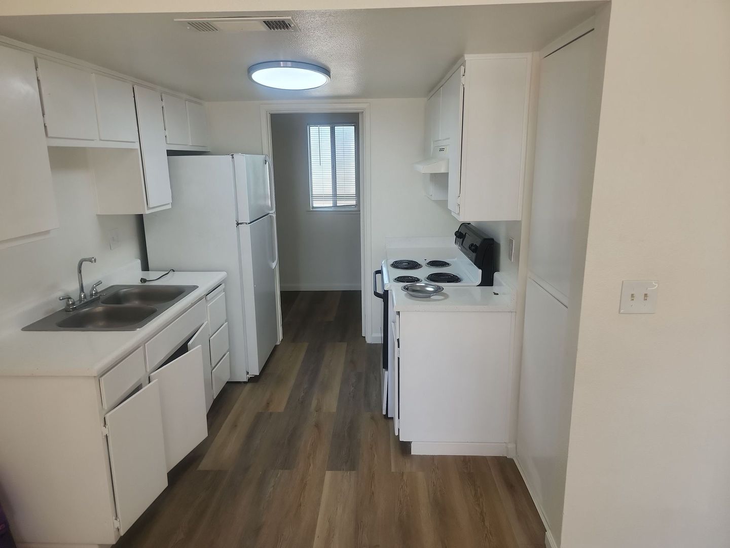 Kerman Apartment: 15121 W C Street
