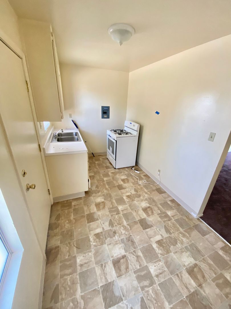 Bakersfield House: 1319 Wilson Ave Apt B