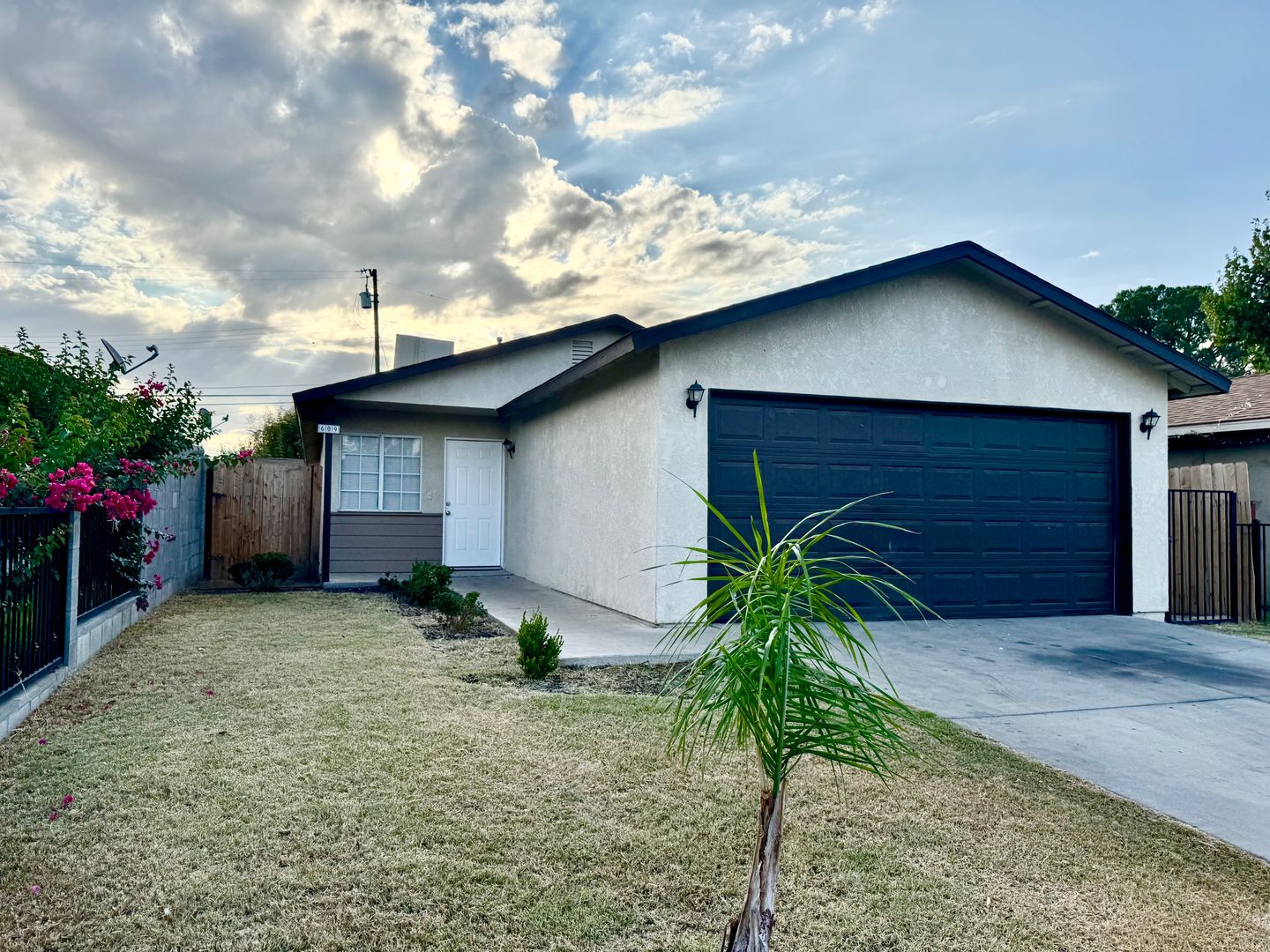 Bakersfield House: 609Tanner St