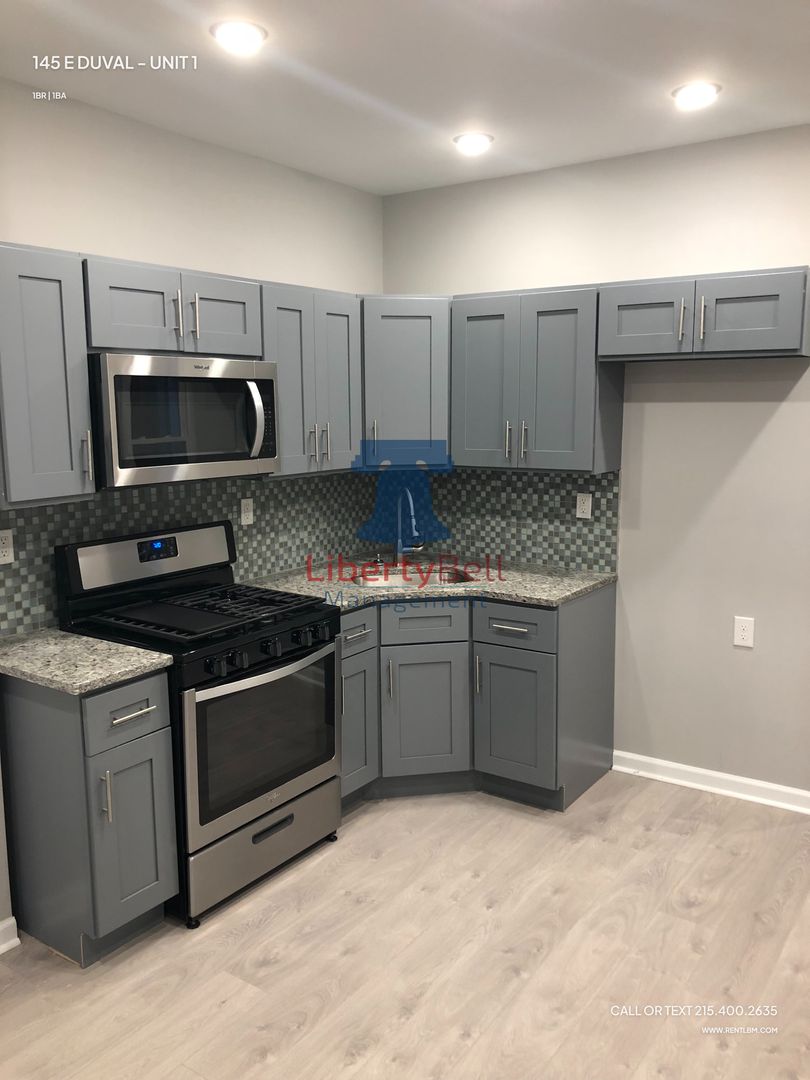 PHILADELPHIA Apartment: 145 E DUVAL ST