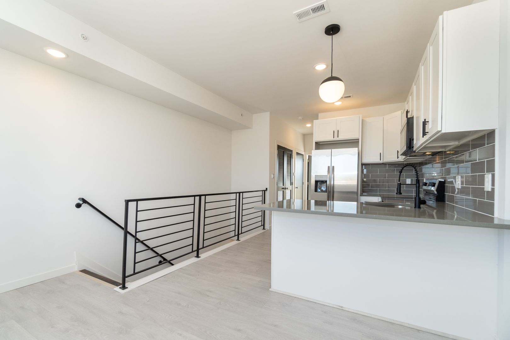 PHILADELPHIA Apartment: 5617 SANSOM ST