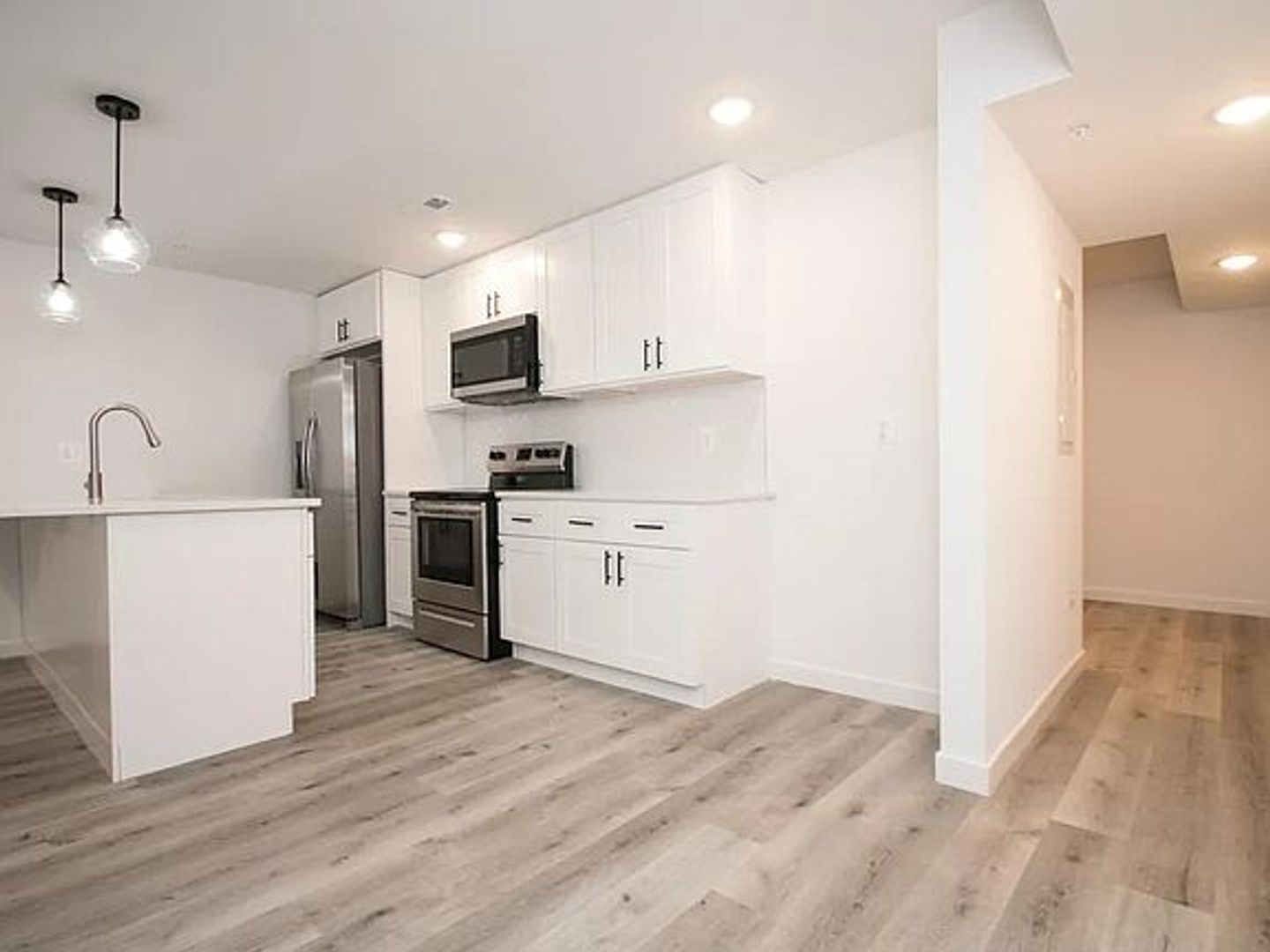 PHILADELPHIA Apartment: 8 N 57TH ST