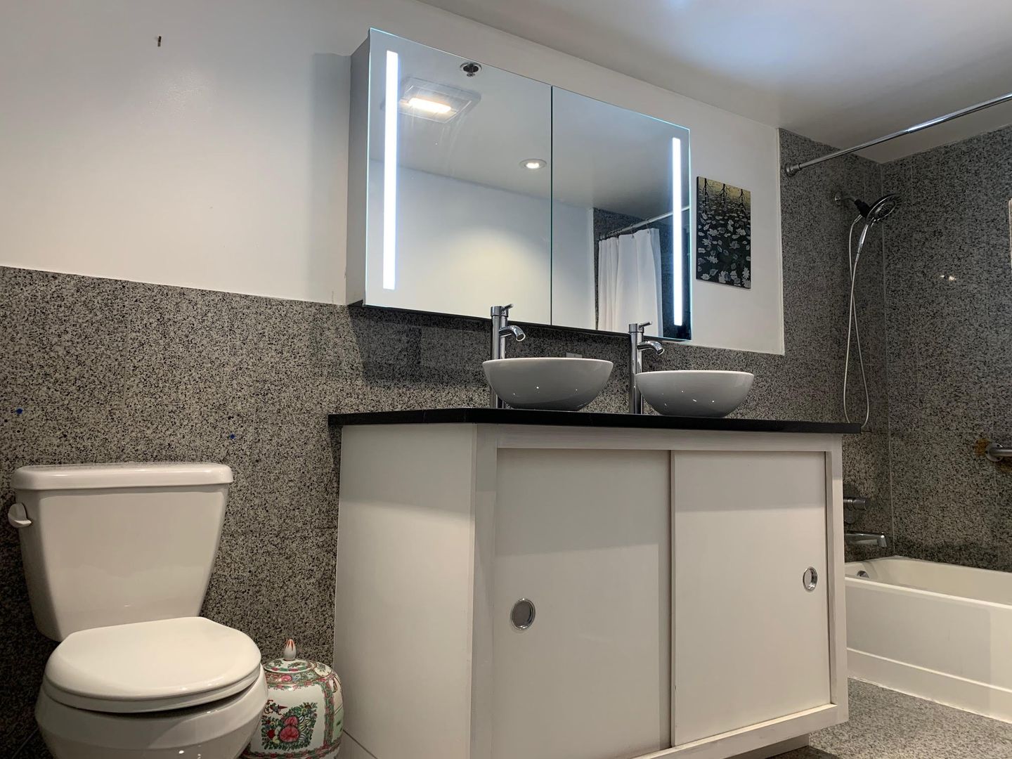 Newburgh House: 70 Johnes Street - 204 E