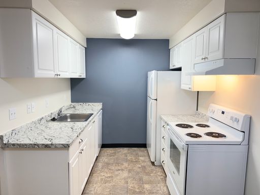 2 Bedroom with 2 Baths On 2nd Floor with Washer & Dryer – photo 1