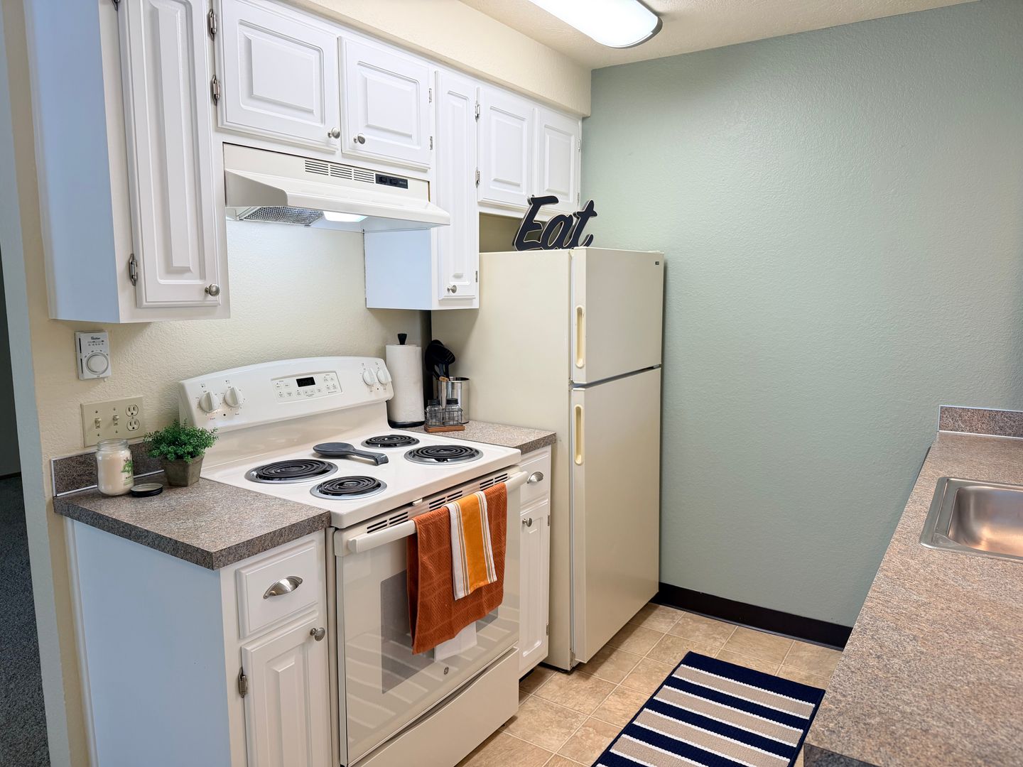 Salem Apartment: 3295 Felina Avenue NE