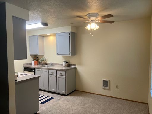 * 2-YEAR RENT GUARANTEE * - 2 Bedroom with 1 Bath on the Ground Floor with Washer & Dryer & Covered Parking – photo 1