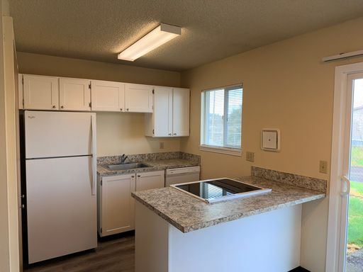 2 Bedroom Duplex with 1 Bath with Washer & Dryer – photo 1