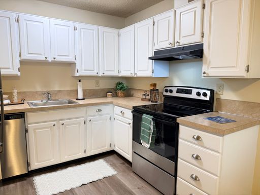 * 2-YEAR RENT GUARANTEE * -2 Bedroom with 1 Bathroom on Ground Floor (No One Above or Below) – photo 1