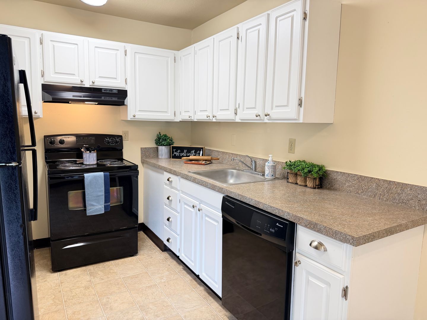 Milwaukie Apartment: 4815 SE Railroad Avenue