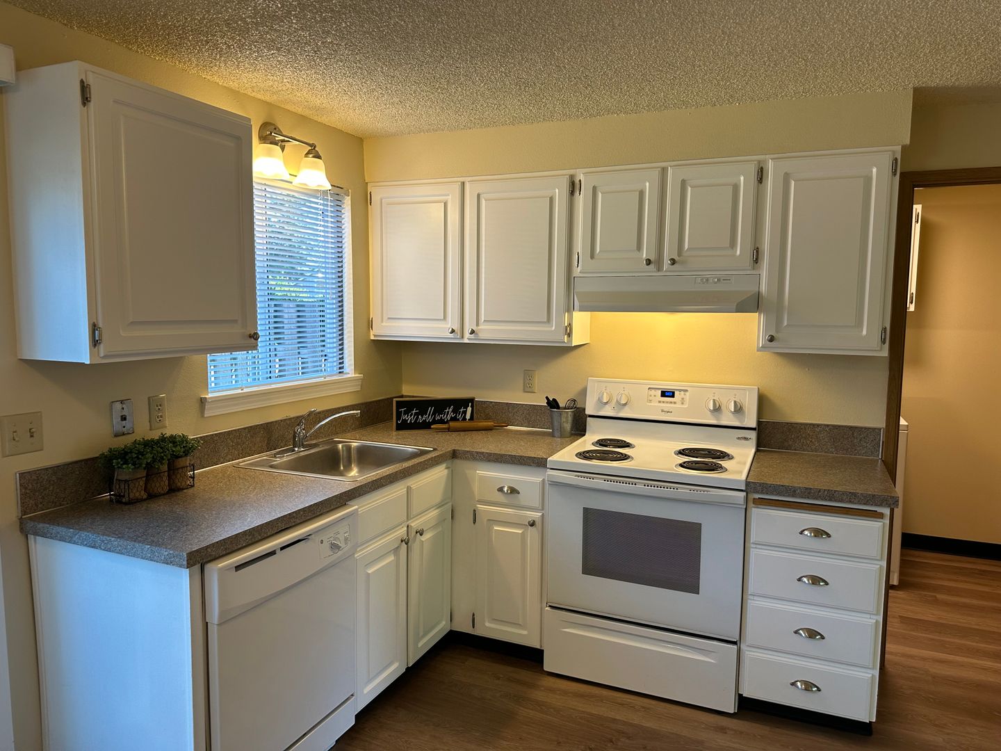Milwaukie Apartment: 4520 SE Ina Avenue