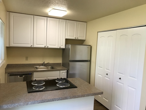 2 Bedroom Duplex in the Heart of Sellwood with Carport – photo 1