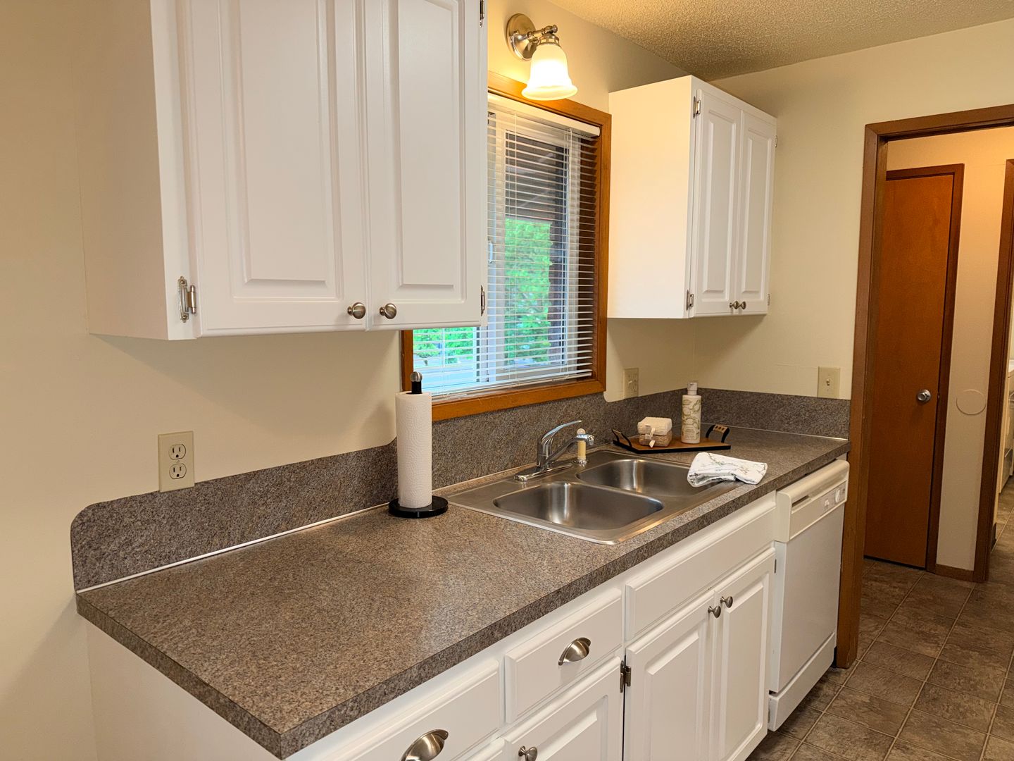 Milwaukie Apartment: 4520 SE Ina Avenue