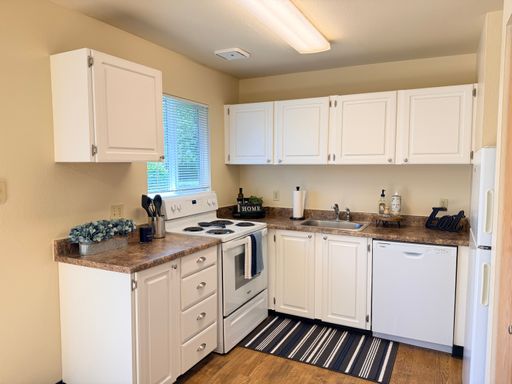 Single Level 3 Bedroom Duplex with 1 Bath – photo 1