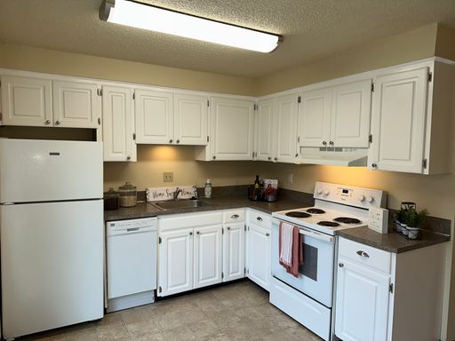 2 Bedroom with 1 Bath On the 2nd Floor with Huge Deck – photo 1