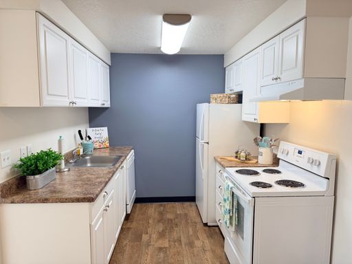2 Bedroom with 2 Baths On 2nd Floor with Washer & Dryer – photo 1