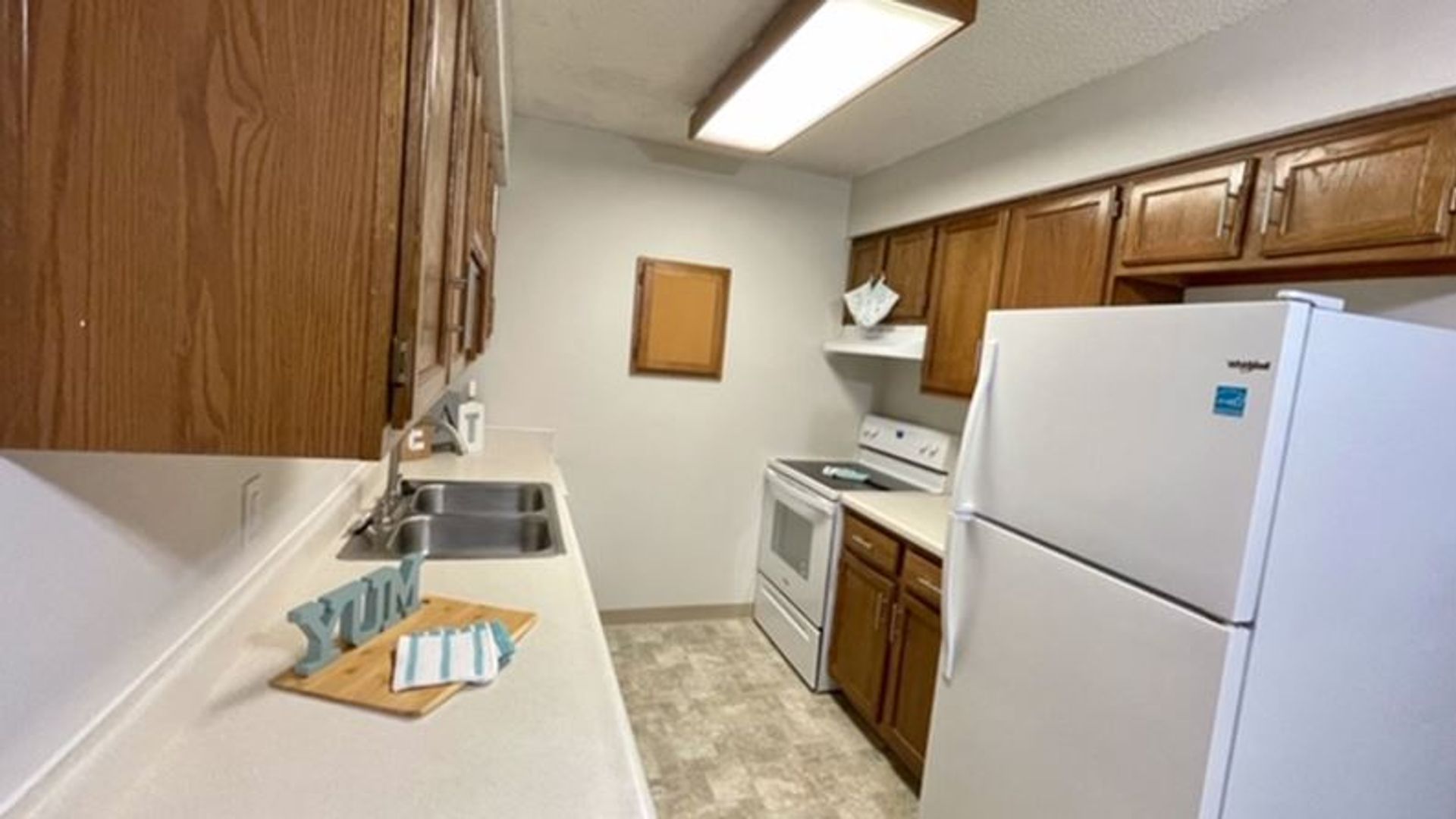 Lincoln Apartment: 901 Roanoke Ct #26