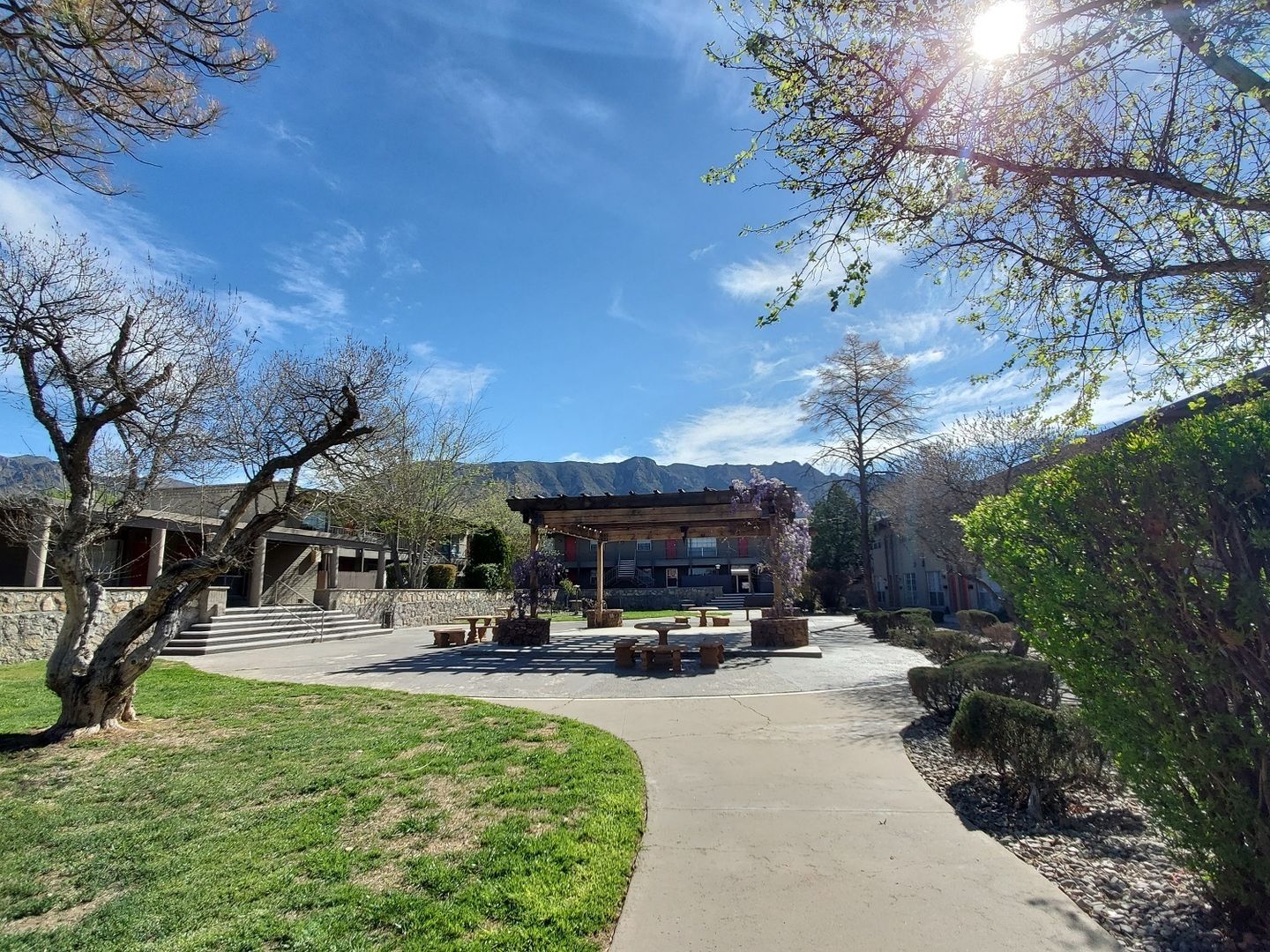 El Paso Apartment: 200 Shadow Mountain Dr