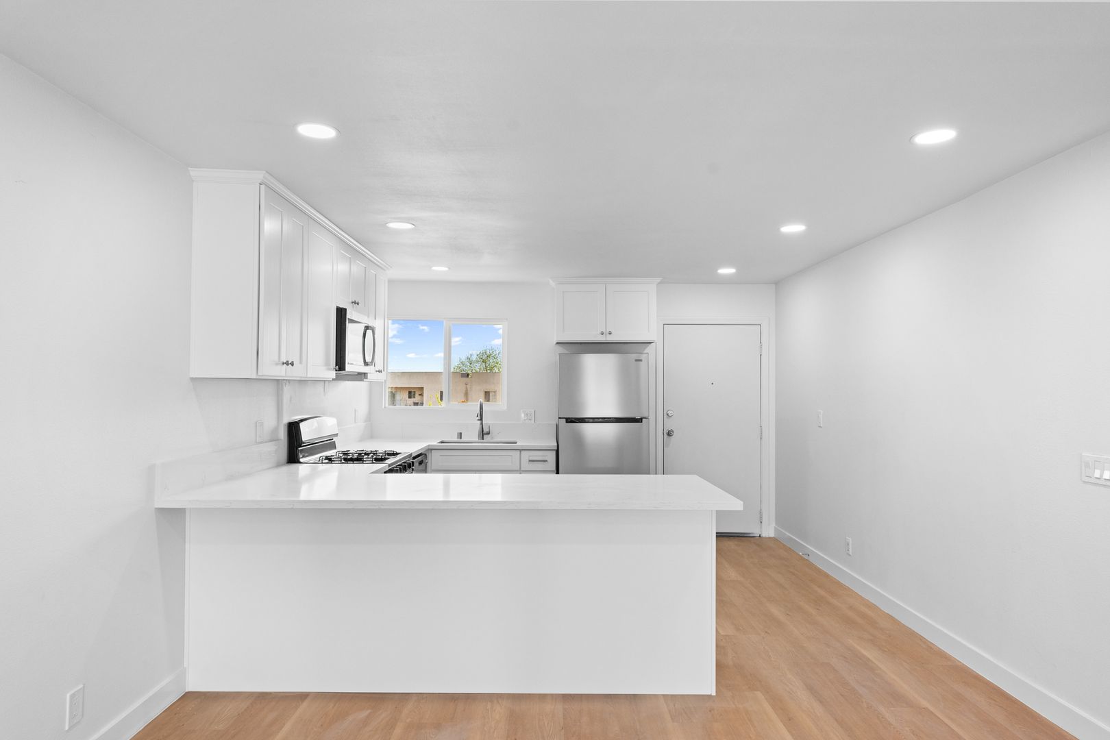 Santa Ana Apartment: 1635 W. Civic Center Dr.