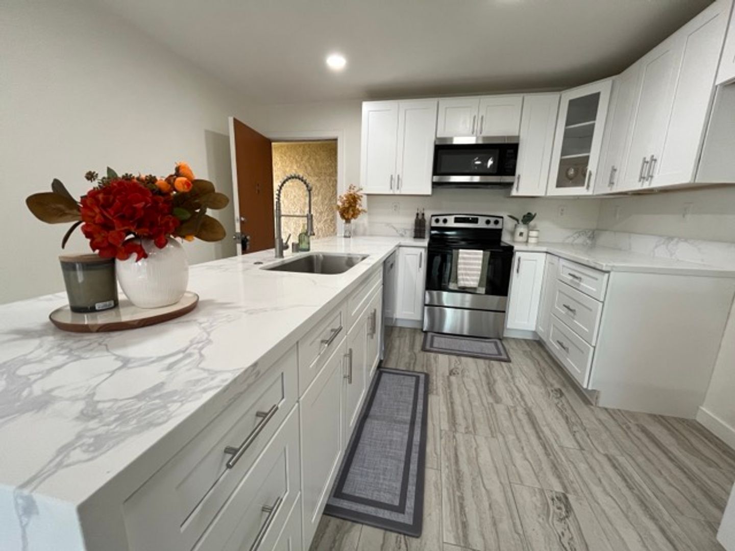 Orange Apartment: 1544 E Quincy Ave #A-09