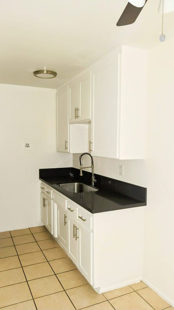 Santa Ana Apartment: 424 E. Pine Street