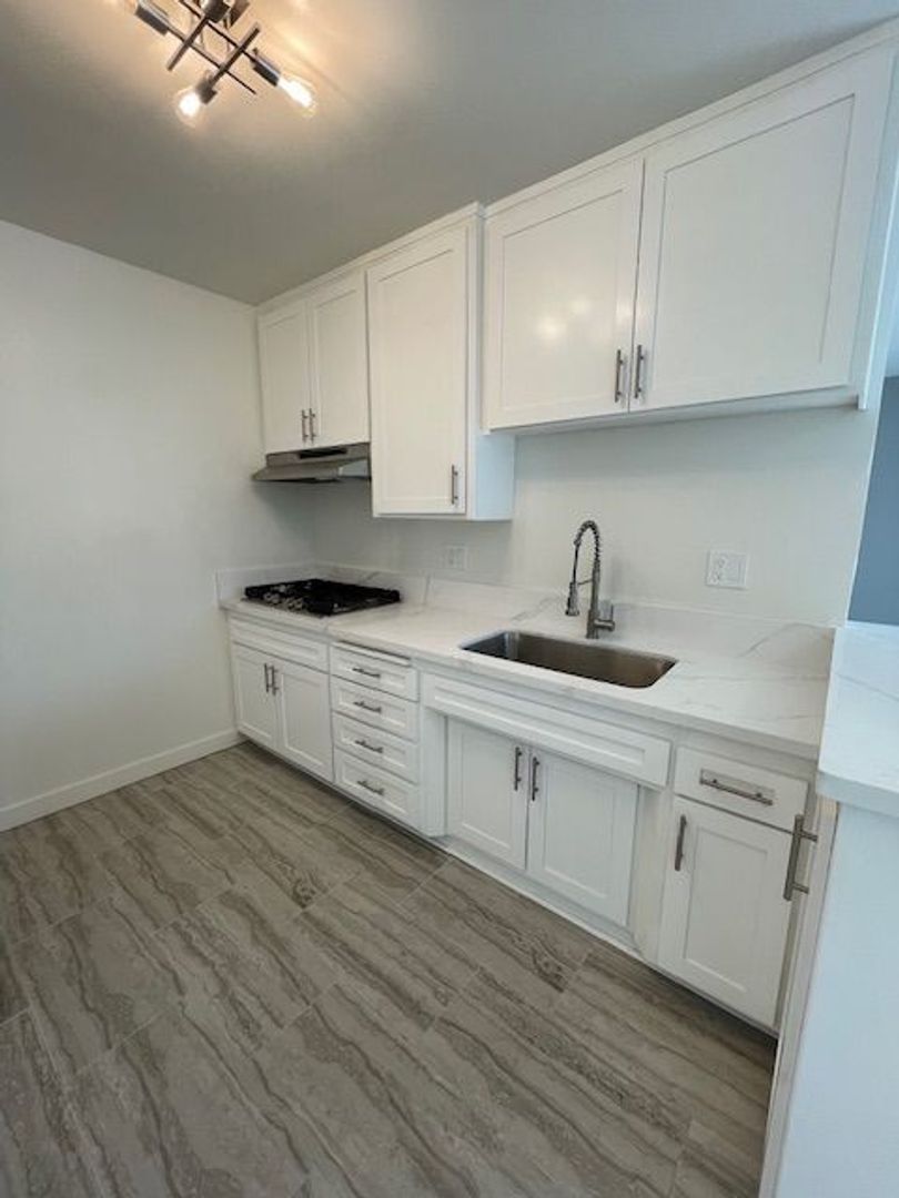 Lakewood Apartment: 2616 Green Meadow Rd.