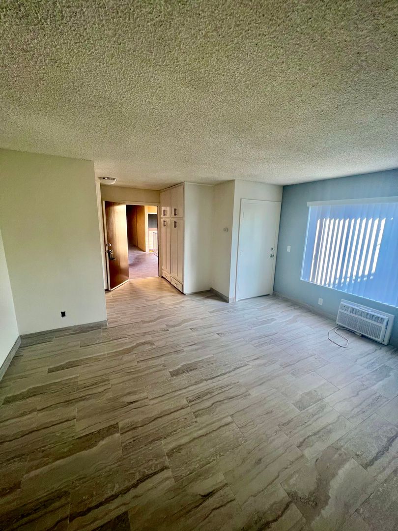 Santa Ana Apartment: 315 E. Washington Ave.