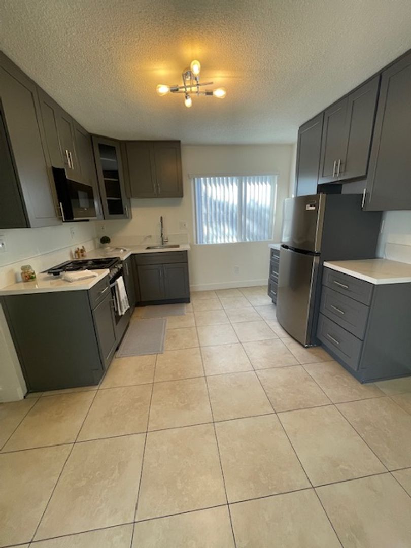 Bellflower Apartment: 9328-9334 Palm Street