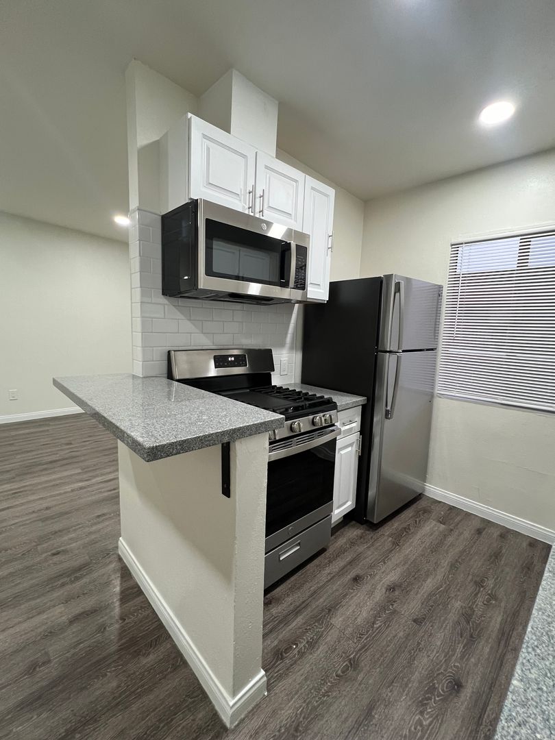 Santa Ana Apartment: 514 S. Flower St.