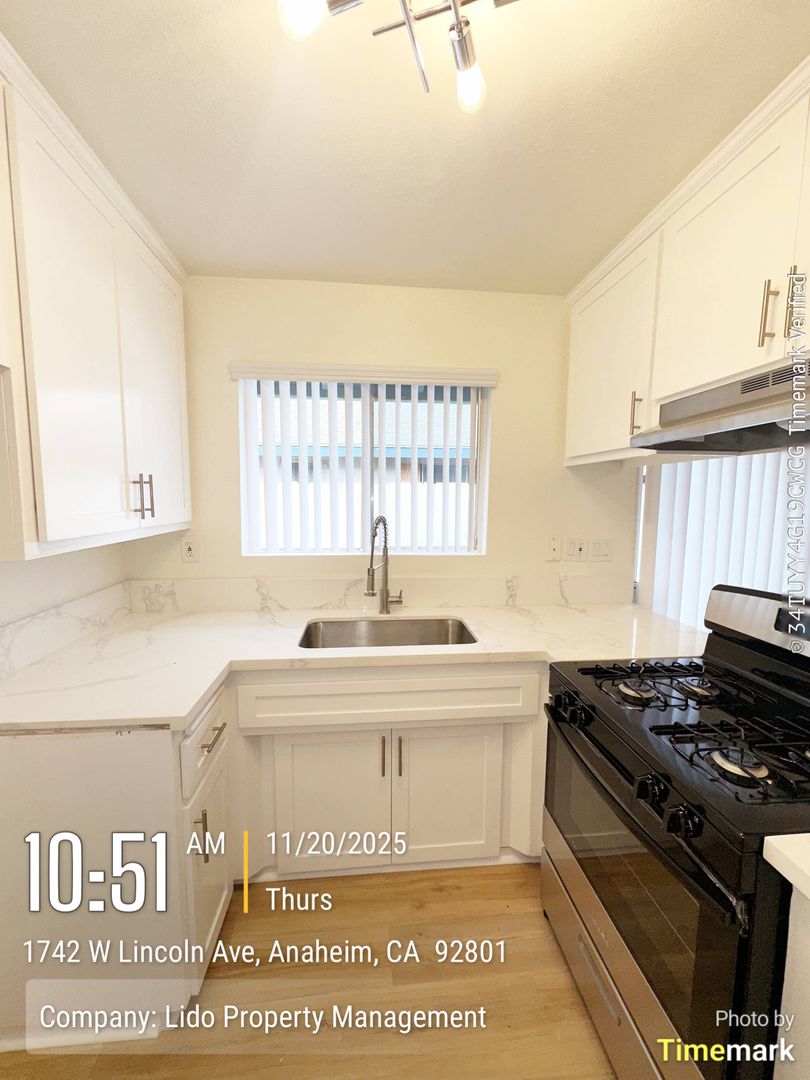 Anaheim Apartment: 1742 W. Lincoln Ave. Unit H6