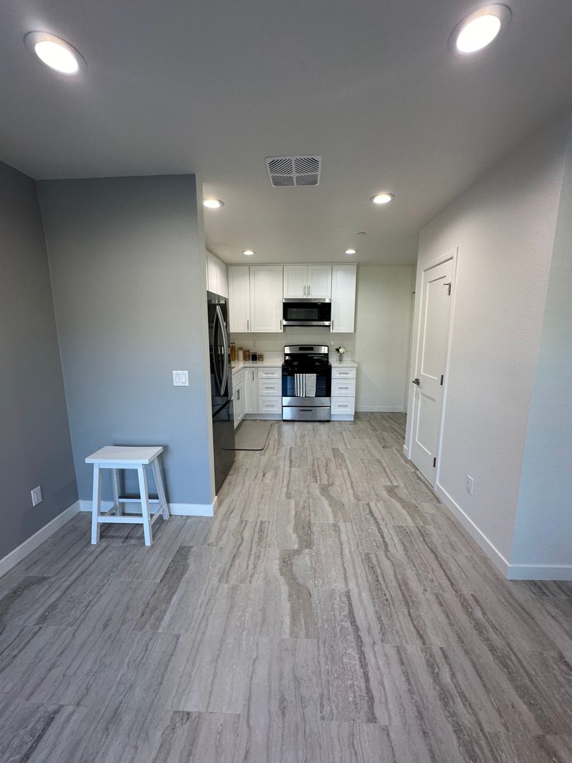 Beautiful Studio in Orange 5 of 11