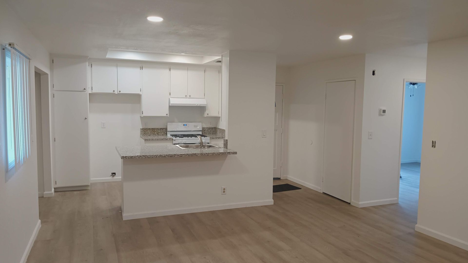 Anaheim Apartment: 1300 W. Lido Pl.