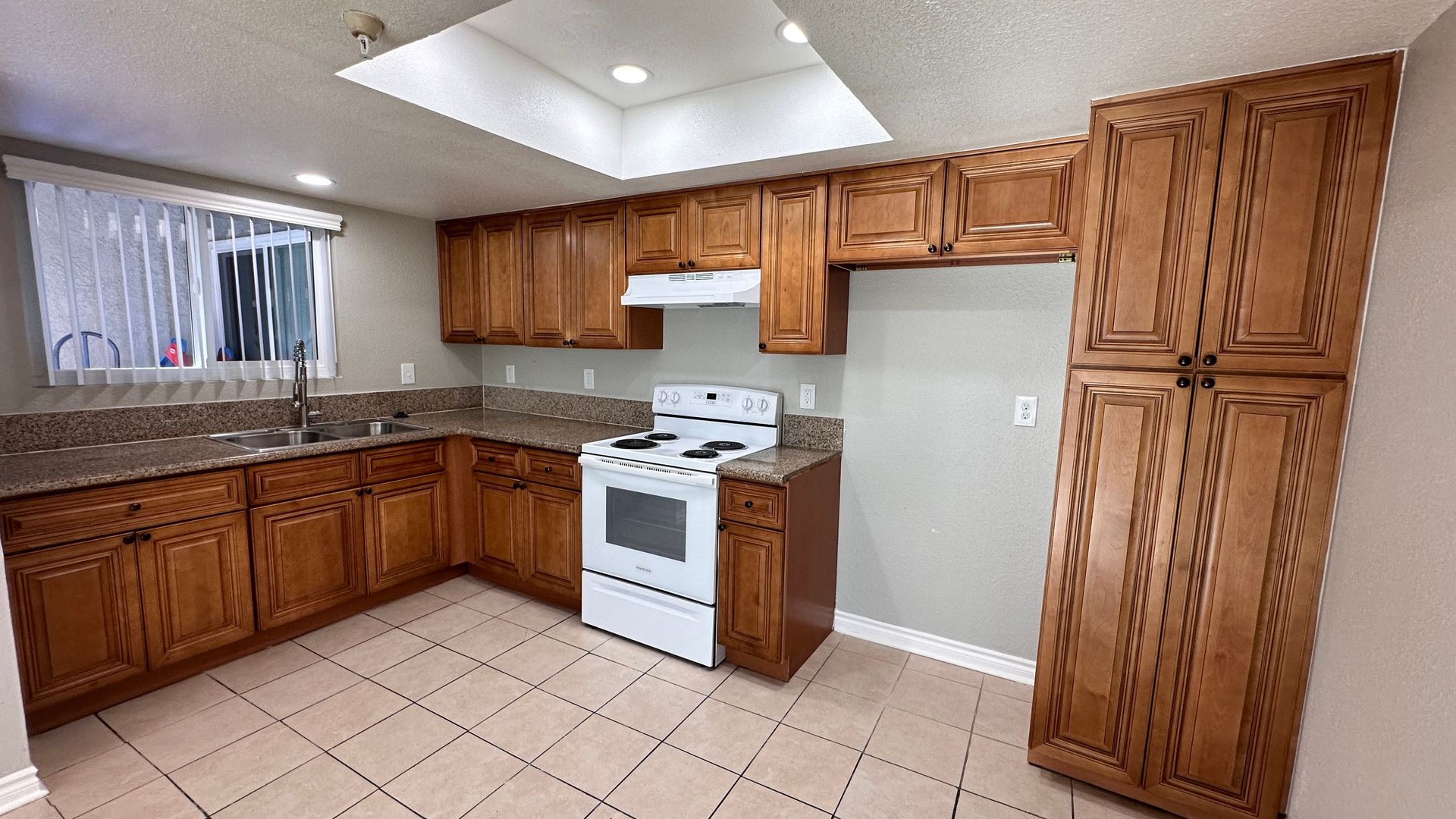 Santa Ana Apartment: 1629 W. Civic Center Dr.