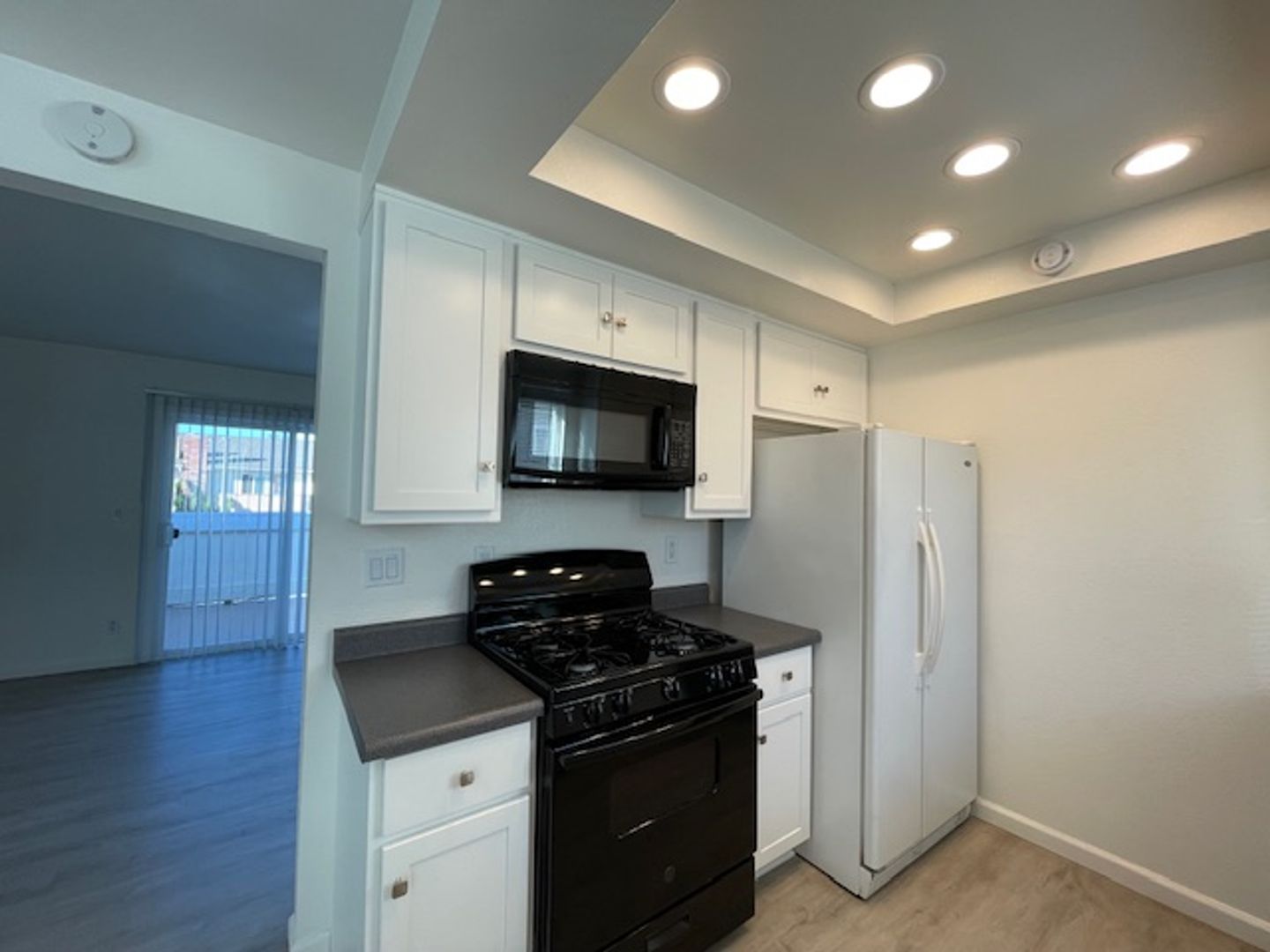 Huntington Beach Apartment: 123 14th Street