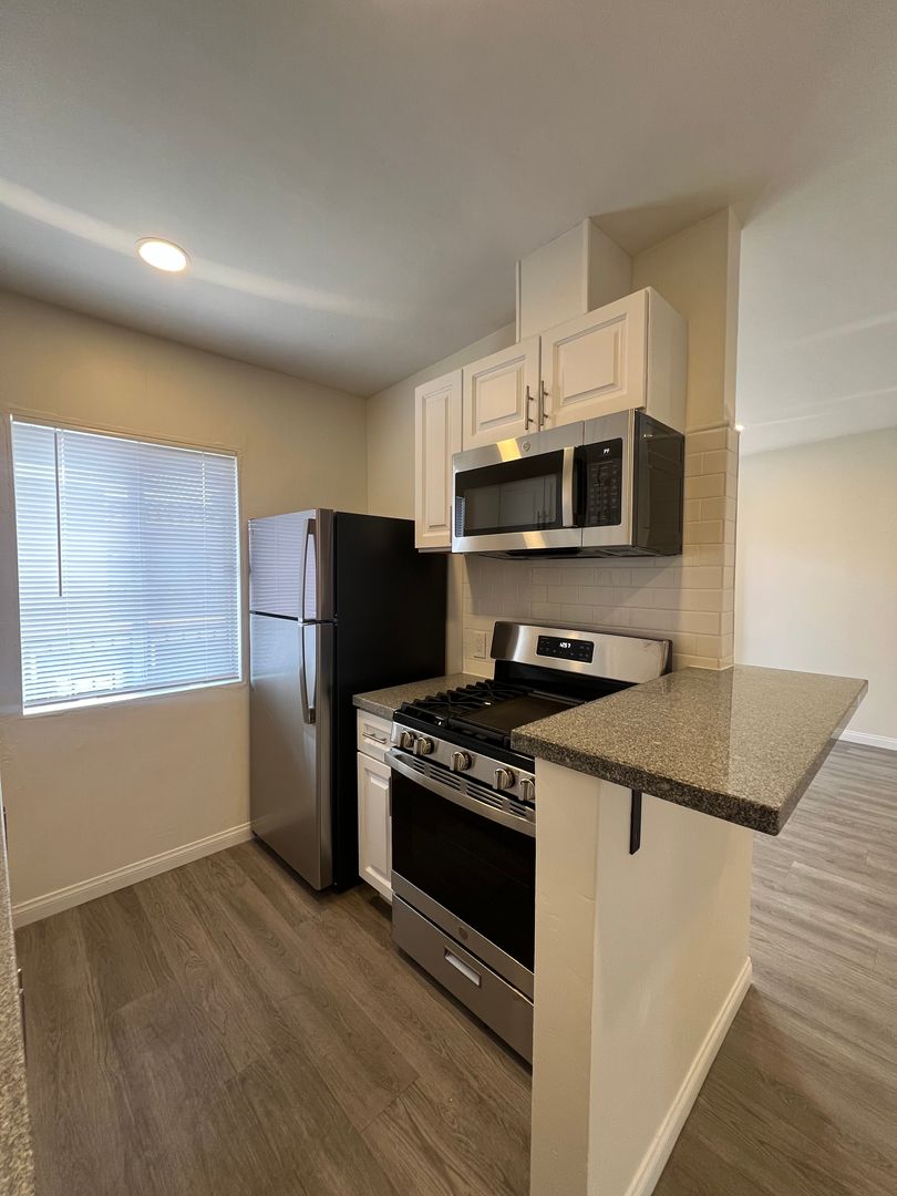 Santa Ana Apartment: 514 S. Flower St.