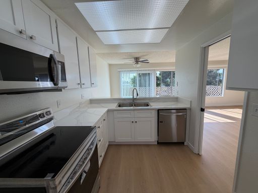 Upgraded 2 Bedroom Unit with Ocean View in Dana Point